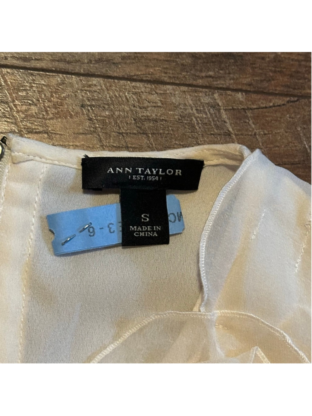 Women's Ann Taylor Sleeveless Top Size S Ivory Summer - Picture 3 of 7